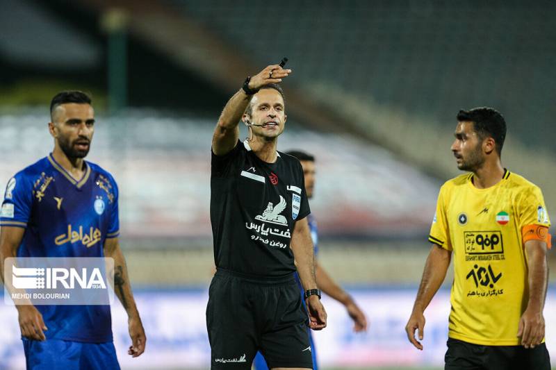 سارق مدال های داور بین المللی فوتبال دستگیر شد